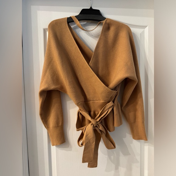 Peplum V sweater - Picture 2 of 3